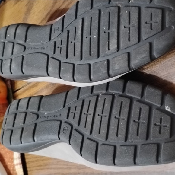 Easy Spirit - Picture 3 of 5